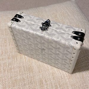 Truck box clutch - white edition